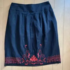 VIVIENNE TAM ヴィヴィアンタム スカート 黒 刺繍のサムネイル