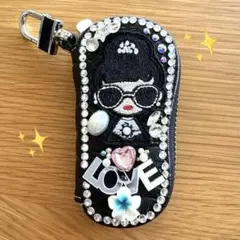 ビジュー装飾の黒色キーケース