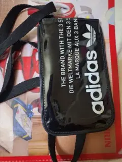 adidas スマホショルダーバッグ 黒
