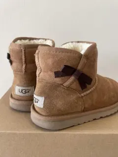 【箱付き】UGG アグ ムートンブーツ/リボン付き（23.0cm）