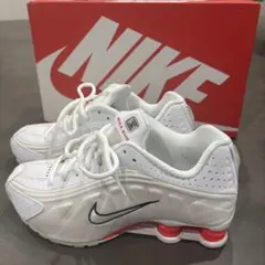 【箱付・美品】Nike Women's Shox R4 AR3565-103