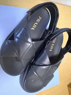 PRADA 黒 レザー 厚底サンダルのサムネイル
