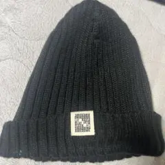 黒 ニット帽 リブ編み ロゴ付き