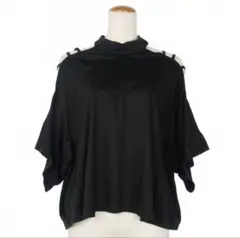 トップス Mame Kurogouchi Crepe Buttoned V-Neck 夏こそ着たい！MameKurogouchi(マメクロゴウチ) 新作「クレープ素材