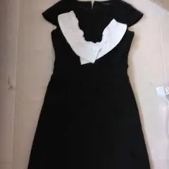 襟付き 黒の膝丈ワンピース 半袖 レース襟7号