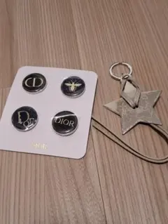 Dior ピンバッヂ チャーム