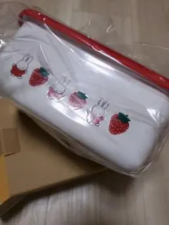本日お値下げ　いちごのミッフィー　富士ホーロー深型保存容器のサムネイル