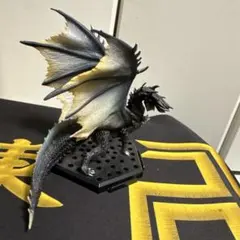 アルバトリオン フィギュア