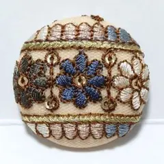 インド刺繍　№2400　ベージュ　㊳ミリ　ヘアゴム・ブローチ　くるみボタン