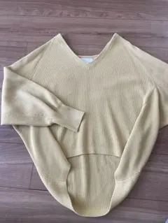 ADAM ET ROPÉ イエロー Vネック ドルマンセーター