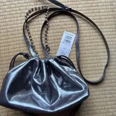 未使用　モノコムサのショルダーバッグ　ガンメタル色