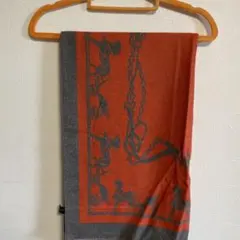 オレンジとグレーの馬モチーフストールPECHINCHAR