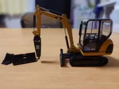 KOMATSU PC14R ミニショベル ミニチュア1/32〘絶版品〙 - メルカリ