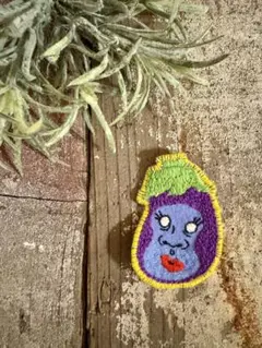 紫色のナス形刺繍ワッペン