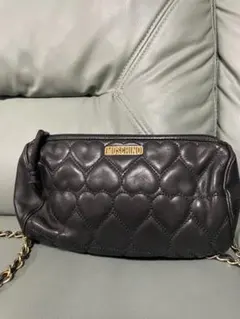 MOSCHINO モスキーノ　キルティング　ショルダーバッグ　ハート　樽型のサムネイル