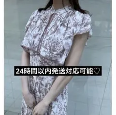 プリーツワンピース ピンク 花柄　ノースリーブ