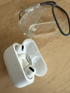 AirPods pro 本体と充電ケース