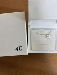 4℃ 花モチーフ ネックレス