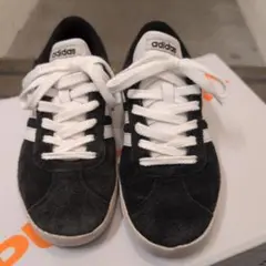 adidas スエード スニーカー 黒/白
