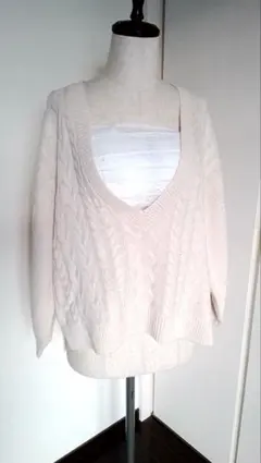 ♡アイボリークリーム色 Vネック ケーブル編み ニット ビッグシルエットチルデン