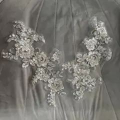 ウェディングドレス　花柄刺繍