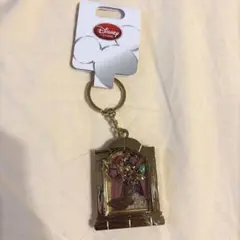 【新品】Disney Store ゴールドメタルキーホルダー　ラプンツェルのサムネイル