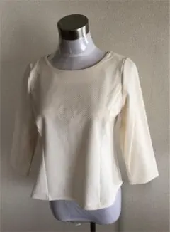 白トップスのサムネイル