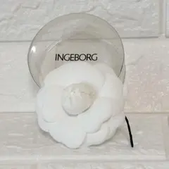 INGEBORG インゲボルグ　ホワイト花モチーフブローチ　カメリアのサムネイル
