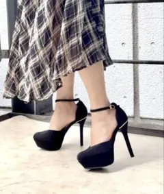 【新品未使用】R&E ハイヒールセパレートストラップパンプス ブラックのサムネイル