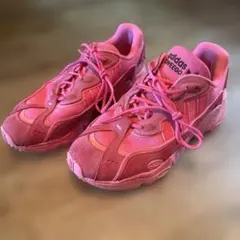 adidas OZWEEGO ピンク スニーカーのサムネイル