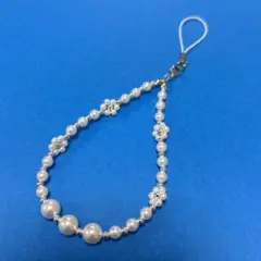 ハンドメイド　ビーズストラップ ③ パール＆シルバー　シンプル　花　韓国