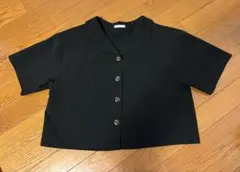 黒のショート丈シャツ 半袖