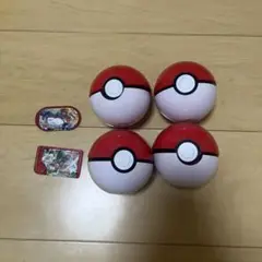 ポケモンボール4個とカードセット