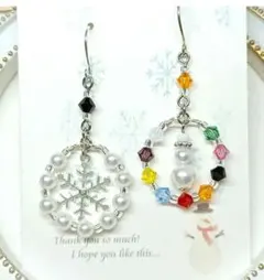 輝く9色スワロフスキーの輪とsnowman&雪の結晶のアシンメトリーピアス