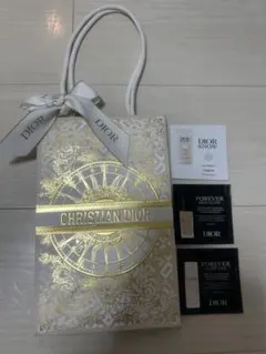 【新品未使用】ディオール ホリデー限定ショッピングバッグ　紙袋＋試供品3種