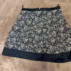PEYTON PLACE フレアスカート 黒地 花柄