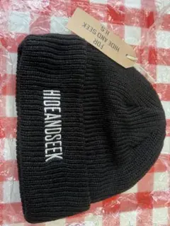Hide and Seek ブラック ニット帽 HIDE AND SEEK - Laurel Knit CAP (BLACK) / ロゴ刺繍 ニットキャップ