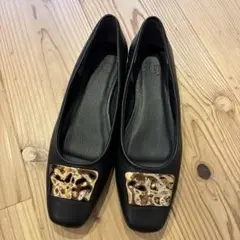 Fin フィン　スクエアトゥメタルモチーフ　フラットシューズ　ブラック　24cm