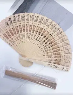特選 白檀扇 透かし彫り 木箱入り - メルカリ