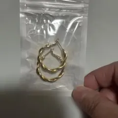 ツイストフープピアス ゴールド