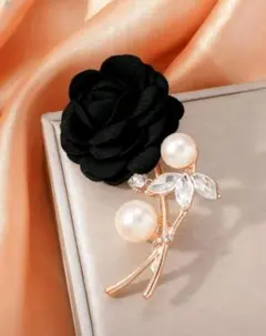 フラワーブローチ 黒 パール クリスタル 上品 エレガント✨