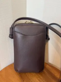 ユースフルウォレット　ショルダーバッグ　ブラウン