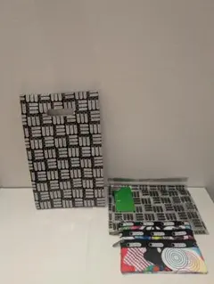 LeSportsac ポリエステル ポーチ 黒×白×マルチカラー 未使用品？