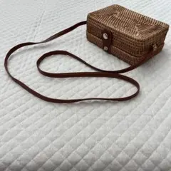 カゴバック　ショルダーバック　スクエア型