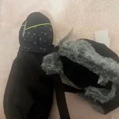 黒の星柄ファー付きミトンと帽子セット