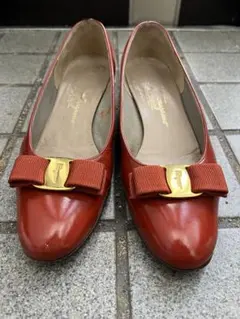 サルヴァトーレフェラガモ　オレンジパンプス26センチ