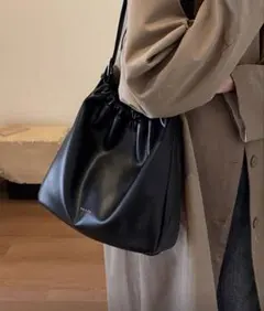 韓国風　ブラックドローストリングショルダーバッグ　黒