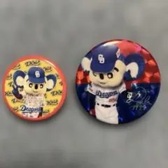 ドアラ　缶バッジ　2点