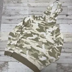 150㎝ アンダーアーマー　フード付きトレーナー