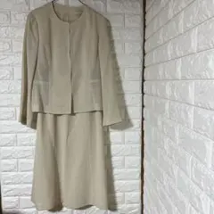 スーツ　スカートスーツ　セレモニー　ベージュ ジャケット　スカート　M 入学式